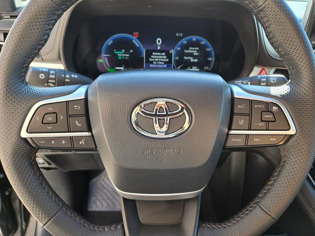Used 2025 Toyota Sienna Limited image 23
