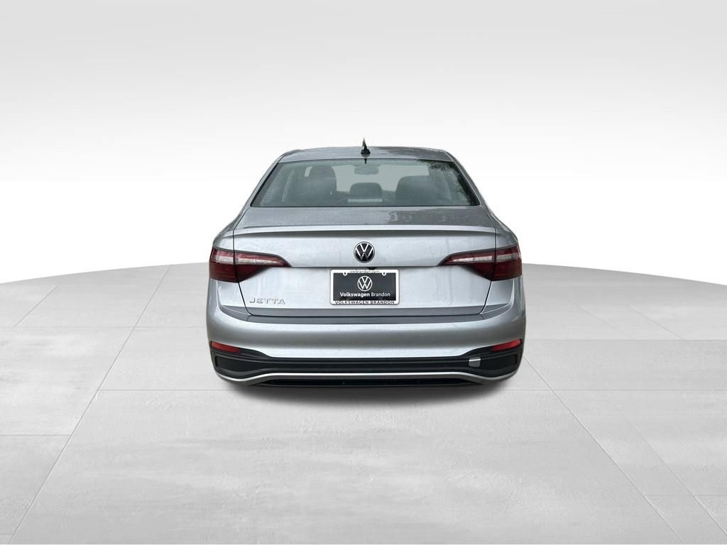 Used 2022 Volkswagen Jetta S image 4