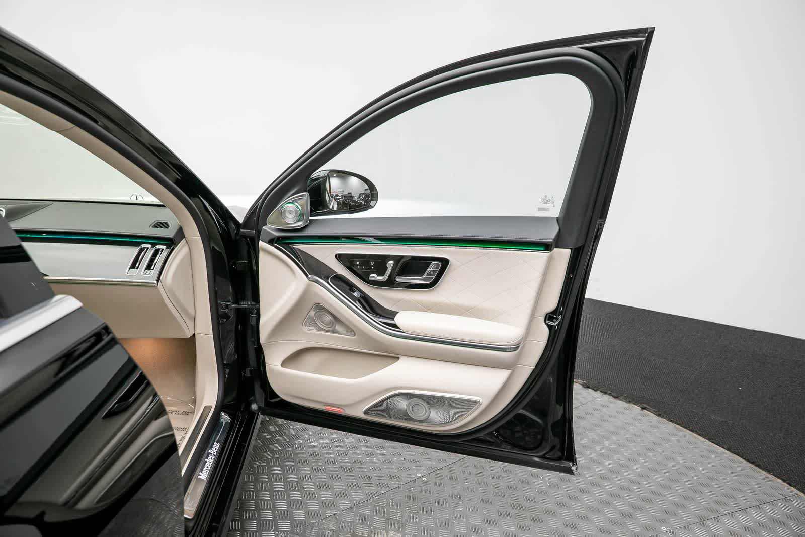 Used 2022 Mercedes-Benz S 580 4MATIC Sedan w/ Rear Seat Package image 38
