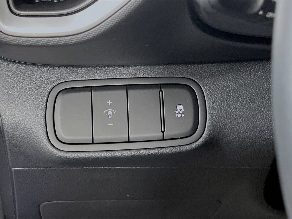 Certified 2025 Hyundai Venue SEL FWD image 9