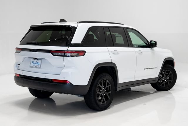 Used 2024 Jeep Grand Cherokee Altitude AWD/4WD image 36