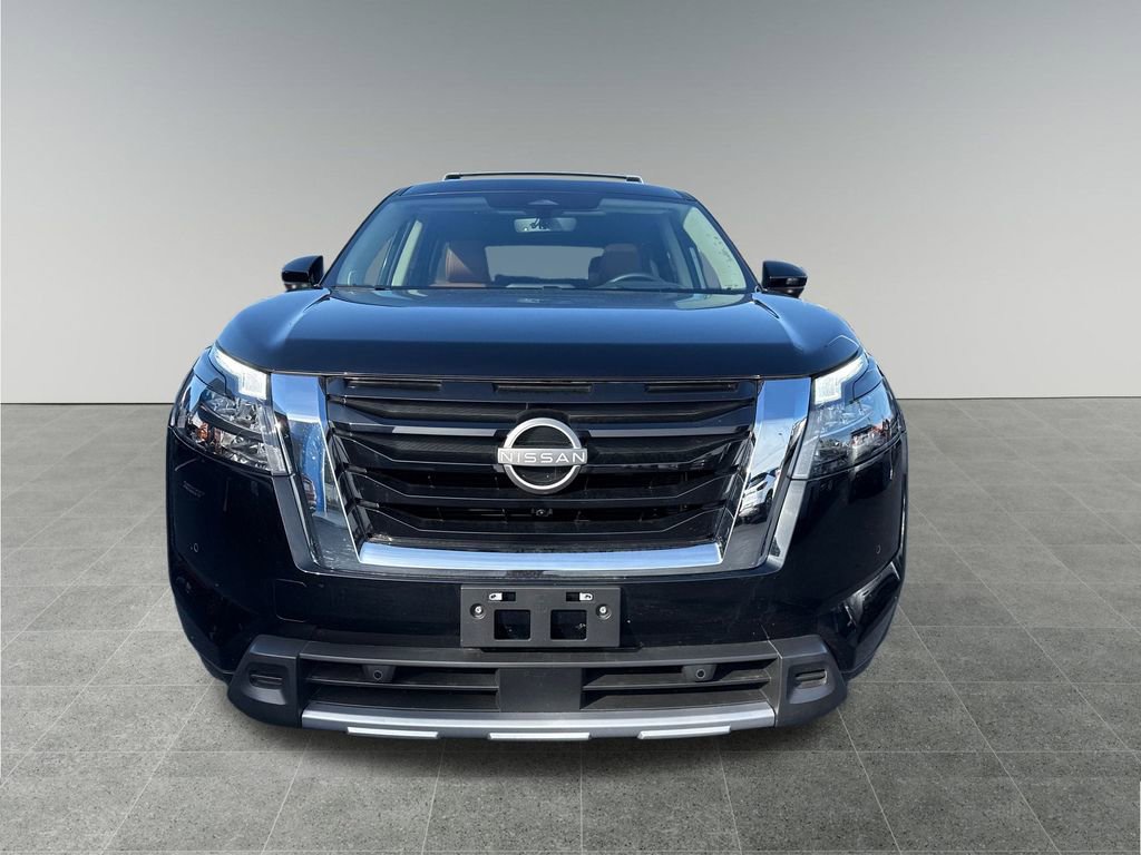 Used 2025 Nissan Pathfinder Platinum image 9