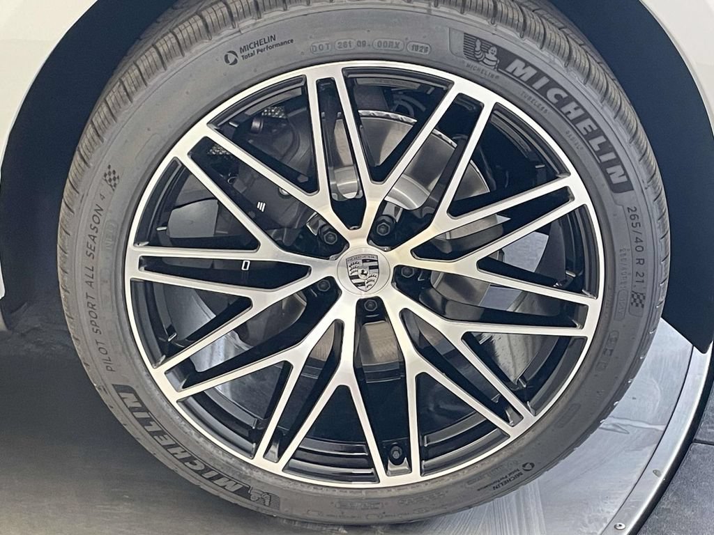 New 2026 Porsche Macan AWD/4WD image 14