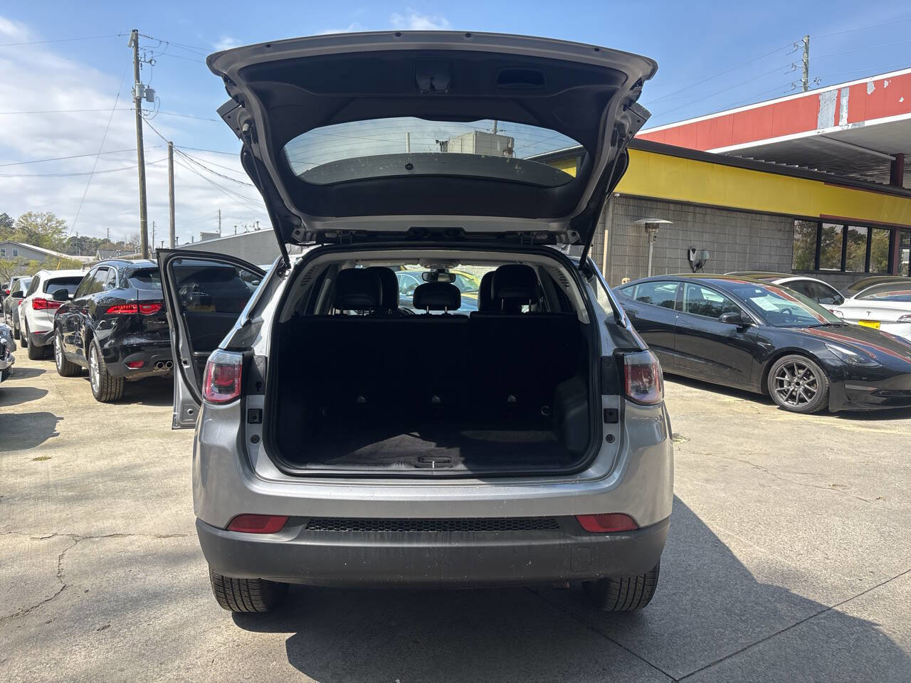 Used 2019 Jeep Compass Latitude image 14