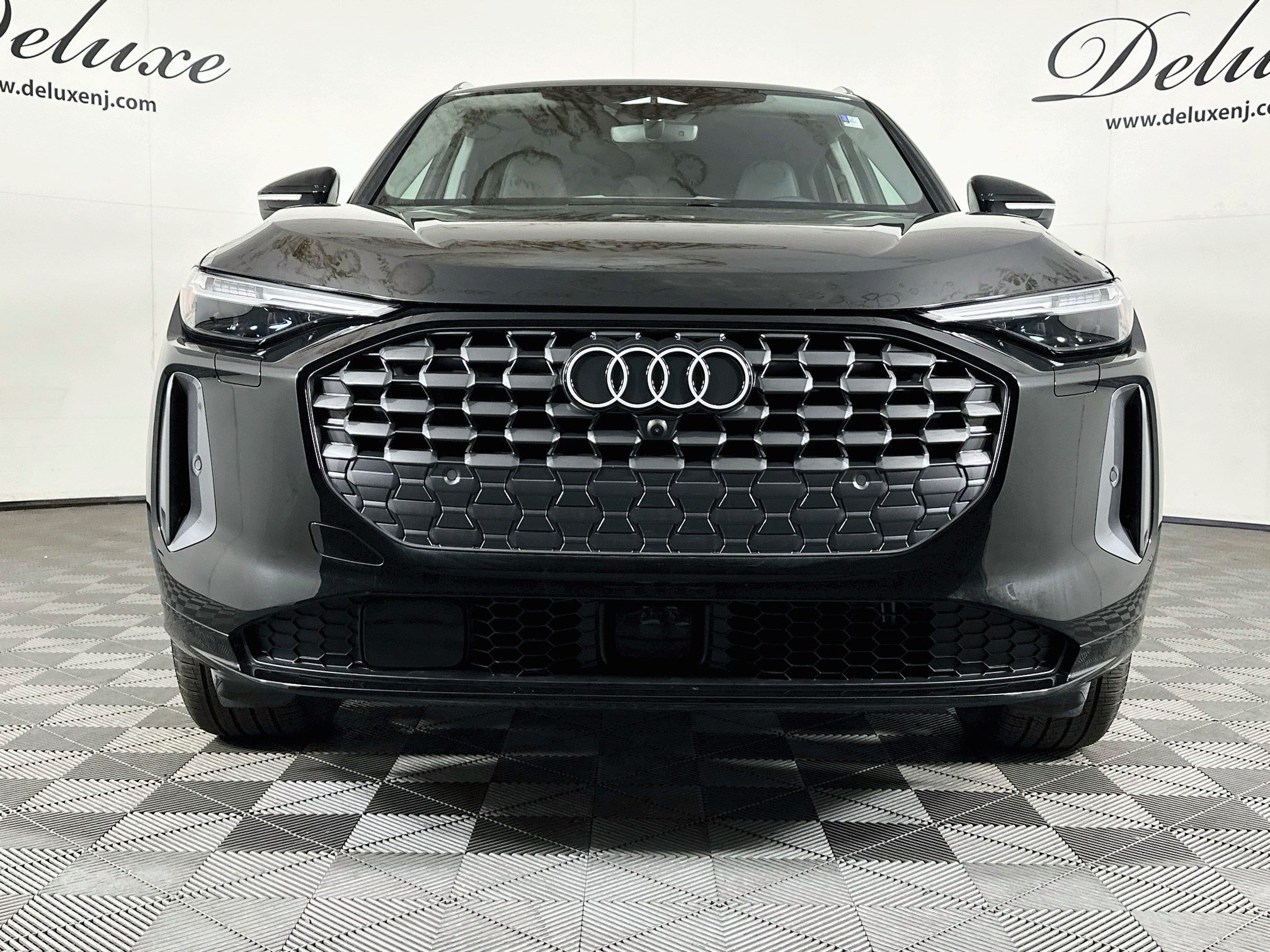 Used 2025 Audi Q5 Premium Plus AWD/4WD image 2