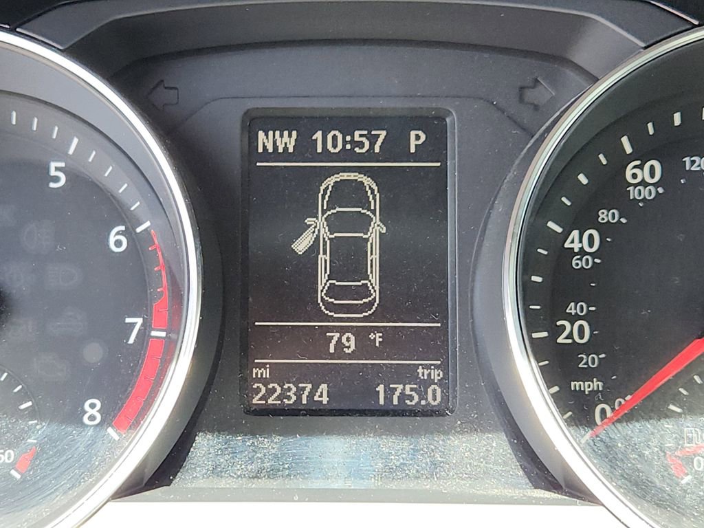 Used 2015 Volkswagen Jetta GLI SE image 32