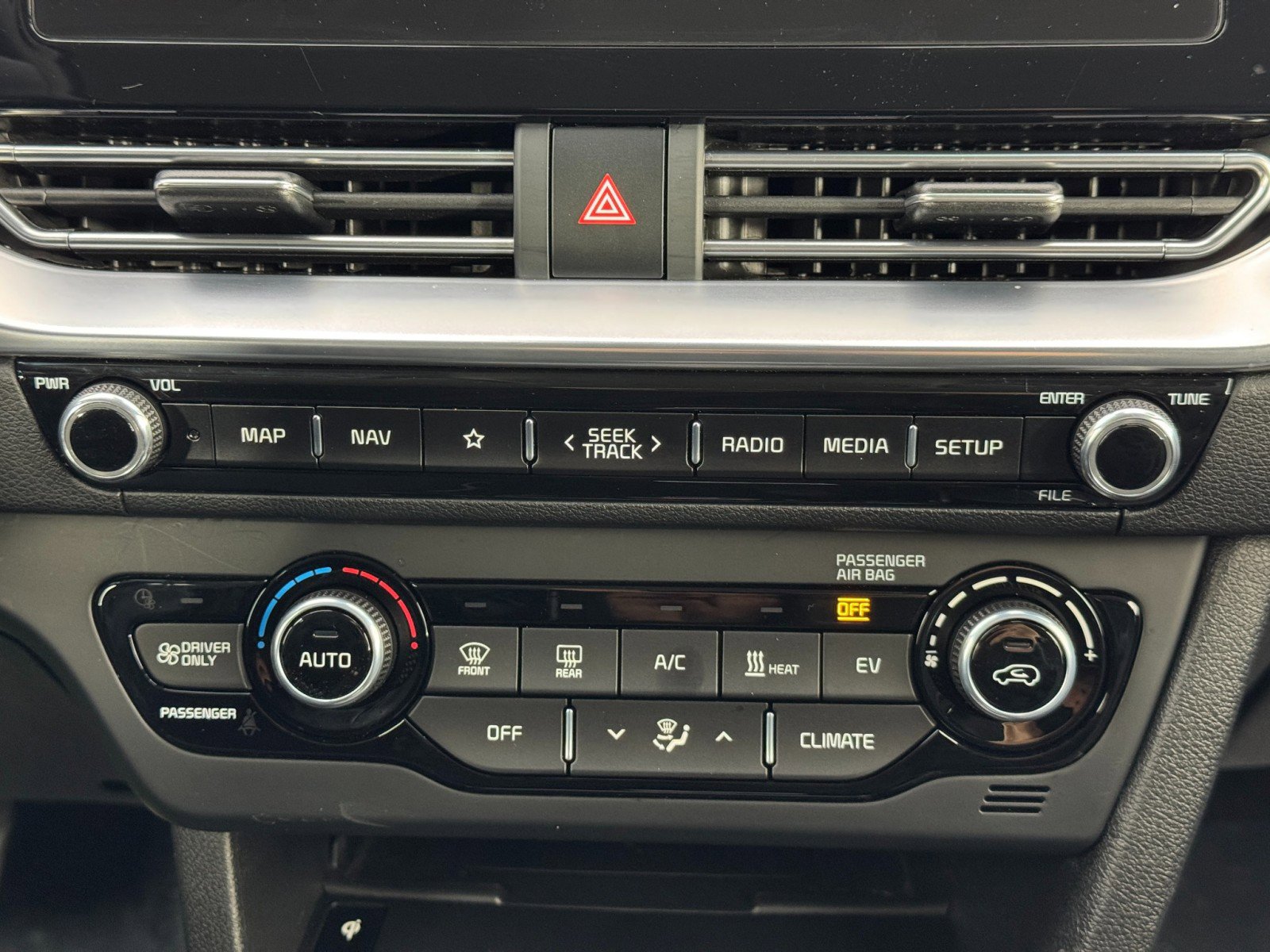 Used 2022 Kia Niro EX w/ Cold Weather Package FWD image 28