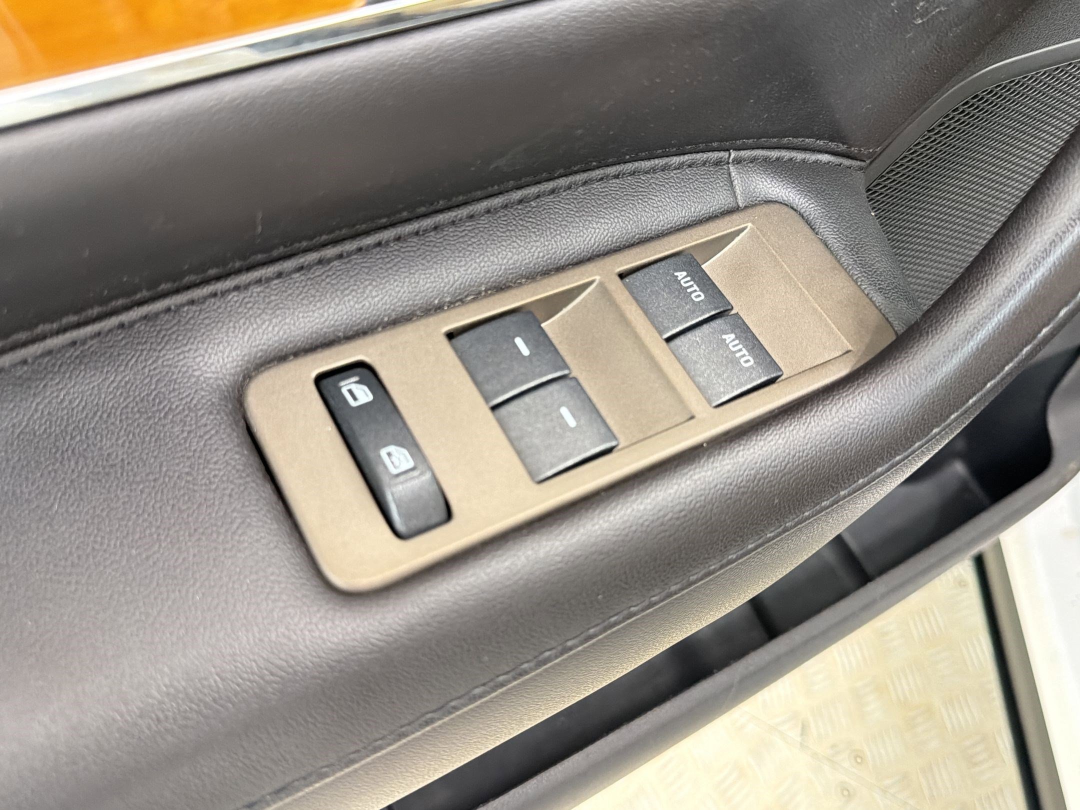 Used 2013 Lincoln MKX FWD image 23