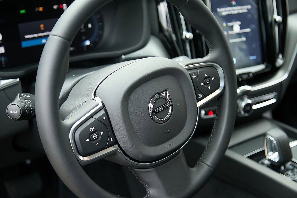 New 2025 Volvo XC60 B5 Core w/ Protection Package Premier image 13