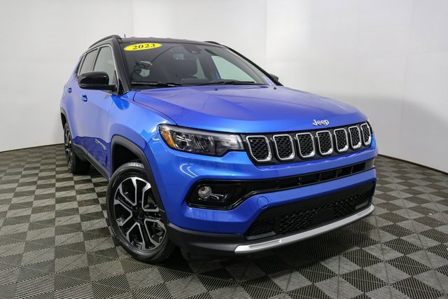 Used 2023 Jeep Compass Limited image 3