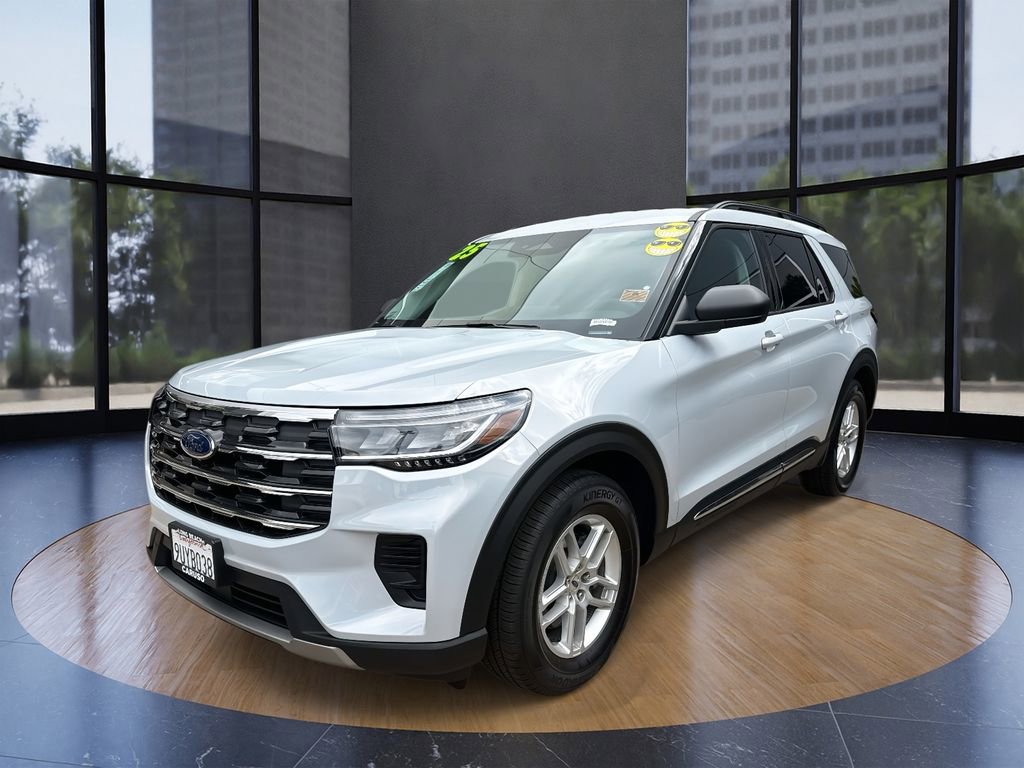 Used 2025 Ford Explorer Active image 4