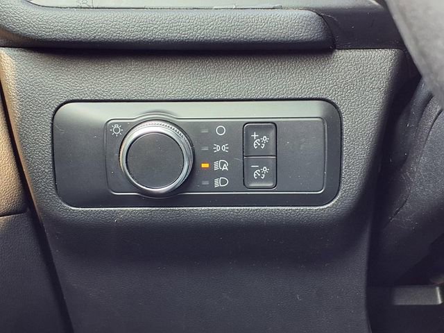 Used 2020 Ford Escape SE image 18