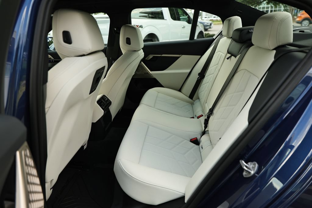Used 2026 BMW 530i w/ Premium Package RWD image 25
