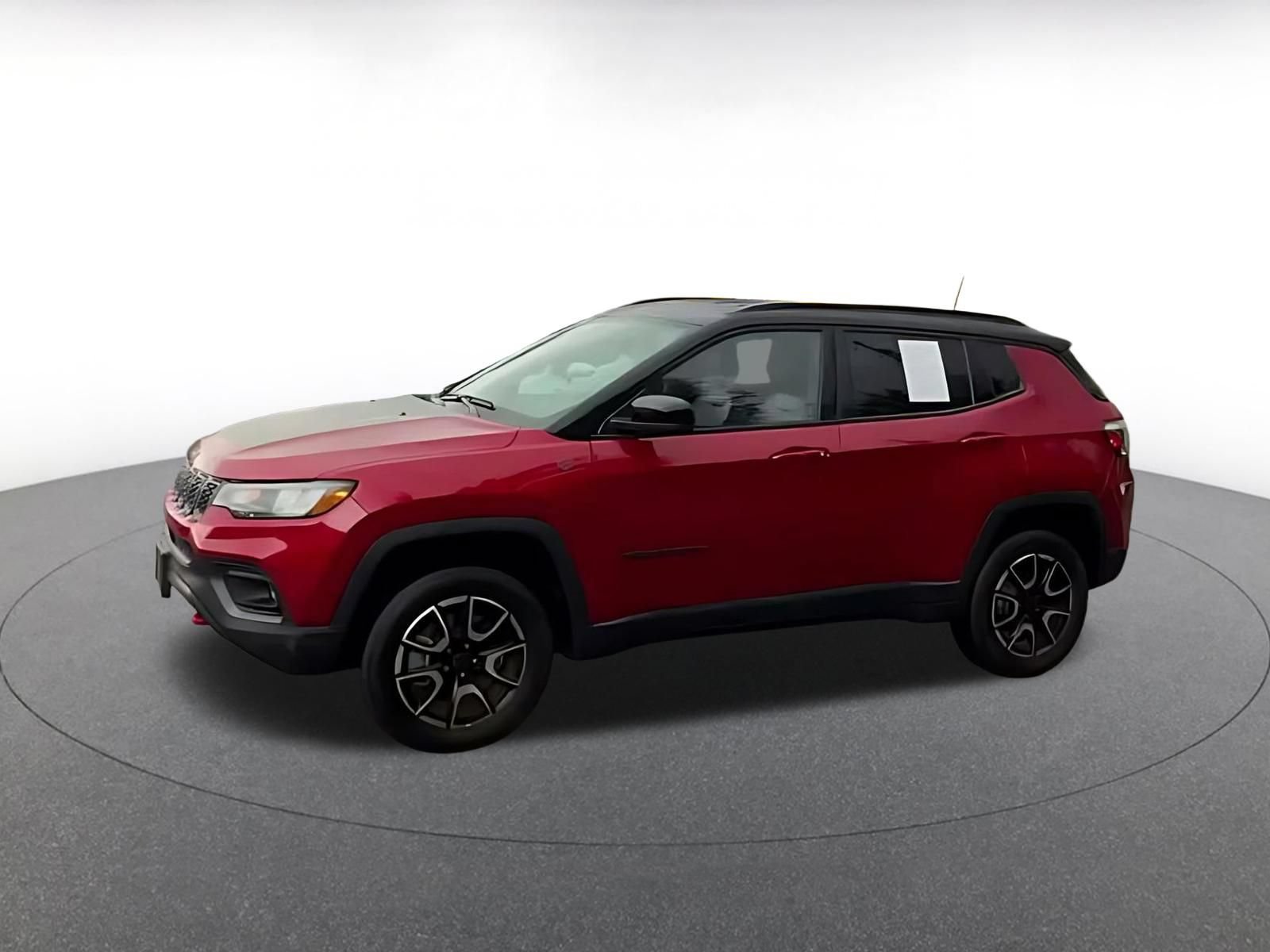 Used 2025 Jeep Compass Trailhawk AWD/4WD image 4
