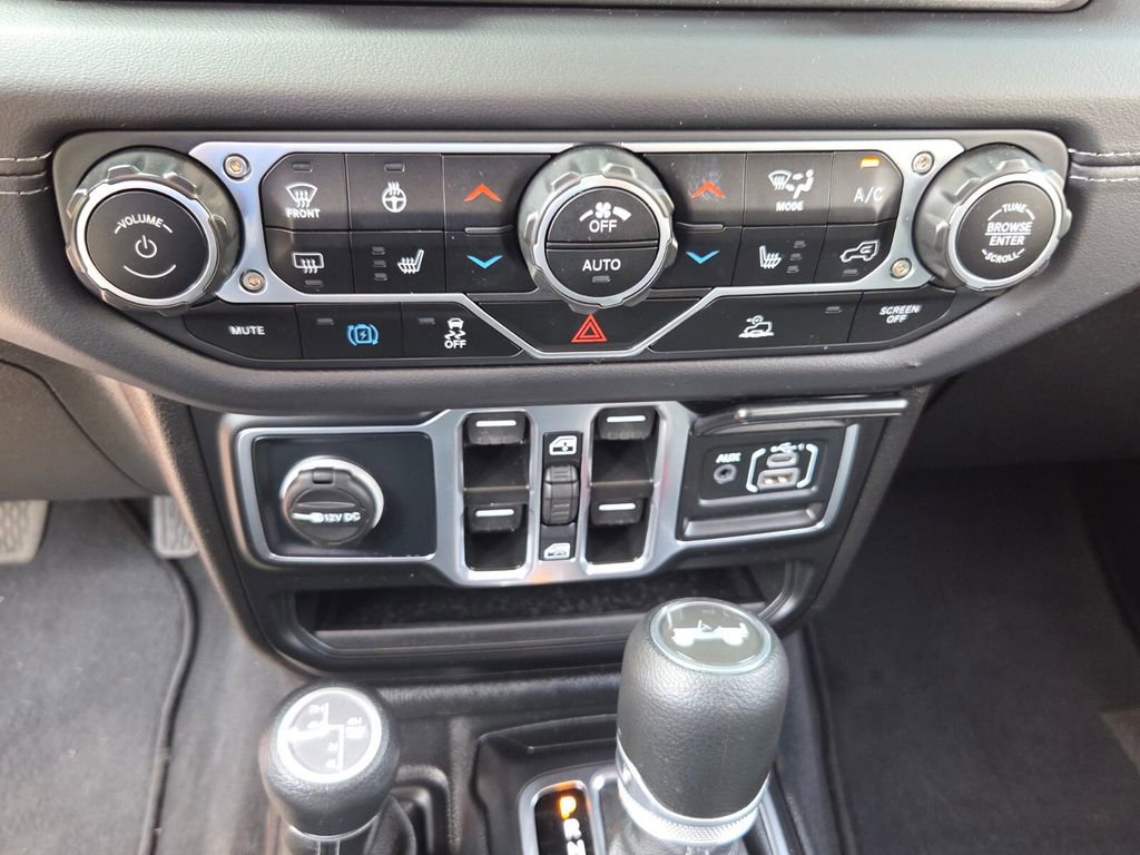 Used 2025 Jeep Wrangler Unlimited Sahara AWD/4WD image 20
