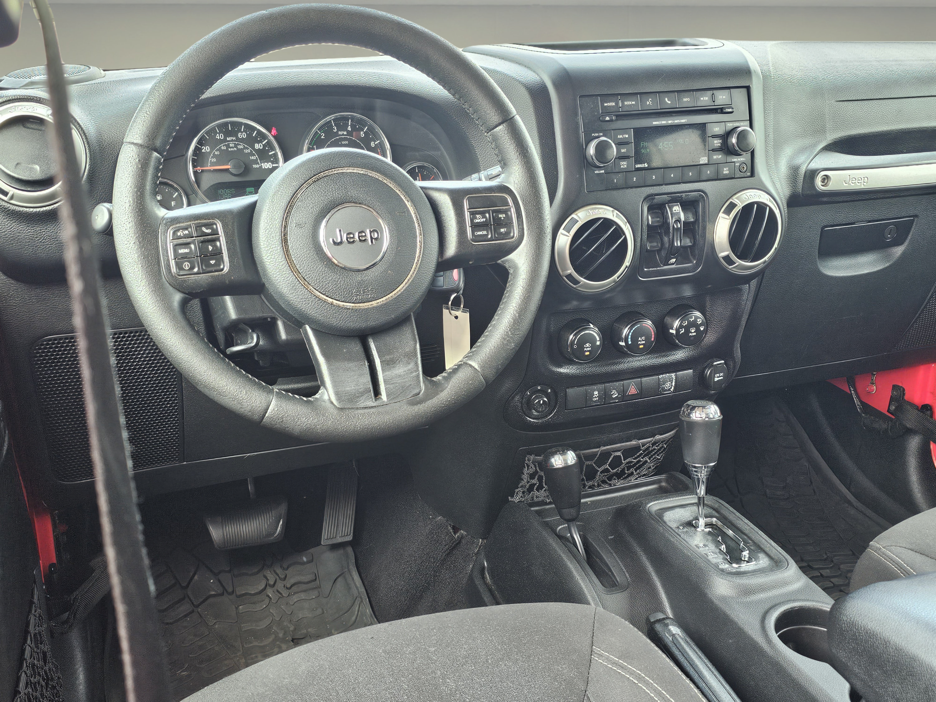 Used 2017 Jeep Wrangler Unlimited Sahara w/ Connectivity Group AWD/4WD image 16