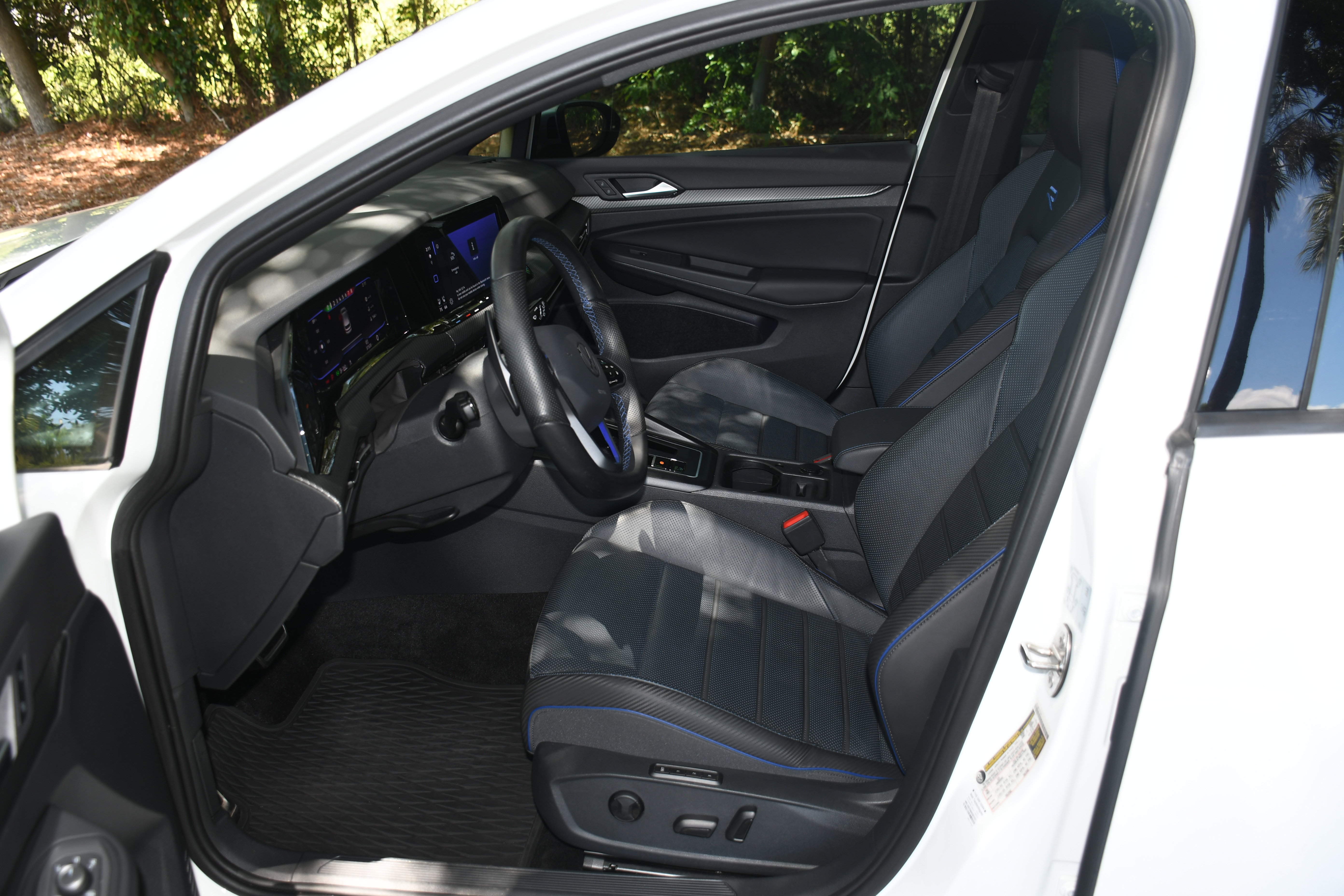 Used 2024 Volkswagen Golf R AWD/4WD image 7