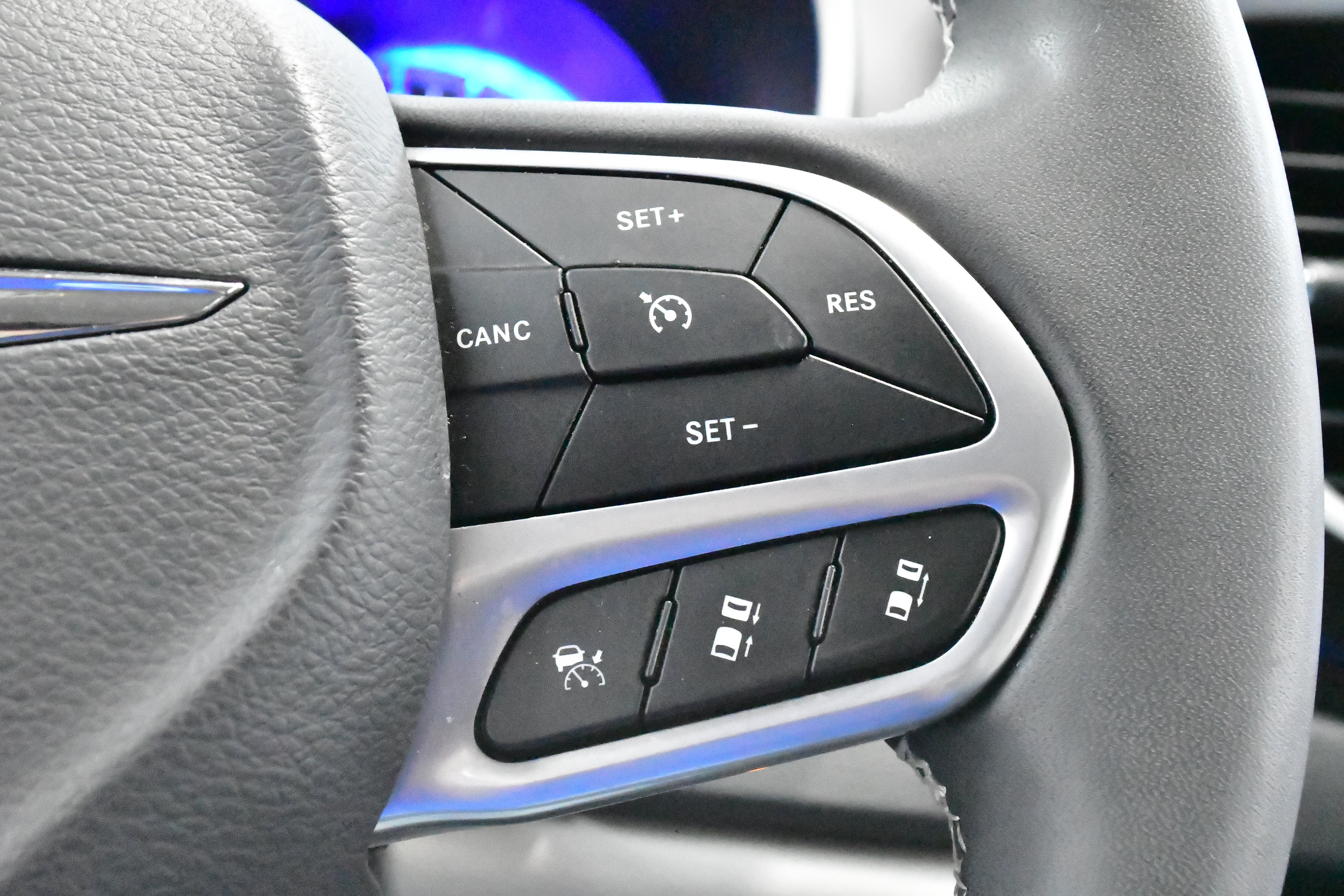 Used 2023 Chrysler Pacifica Touring-L FWD image 26