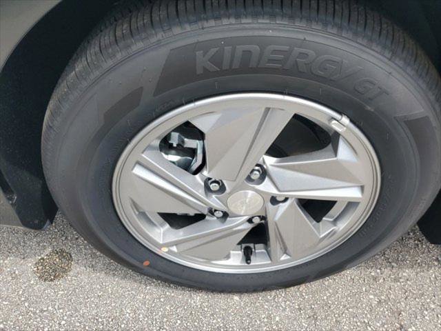 New 2025 Hyundai Elantra SE image 6
