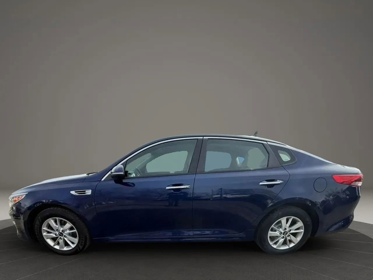 Used 2017 Kia Optima LX image 8
