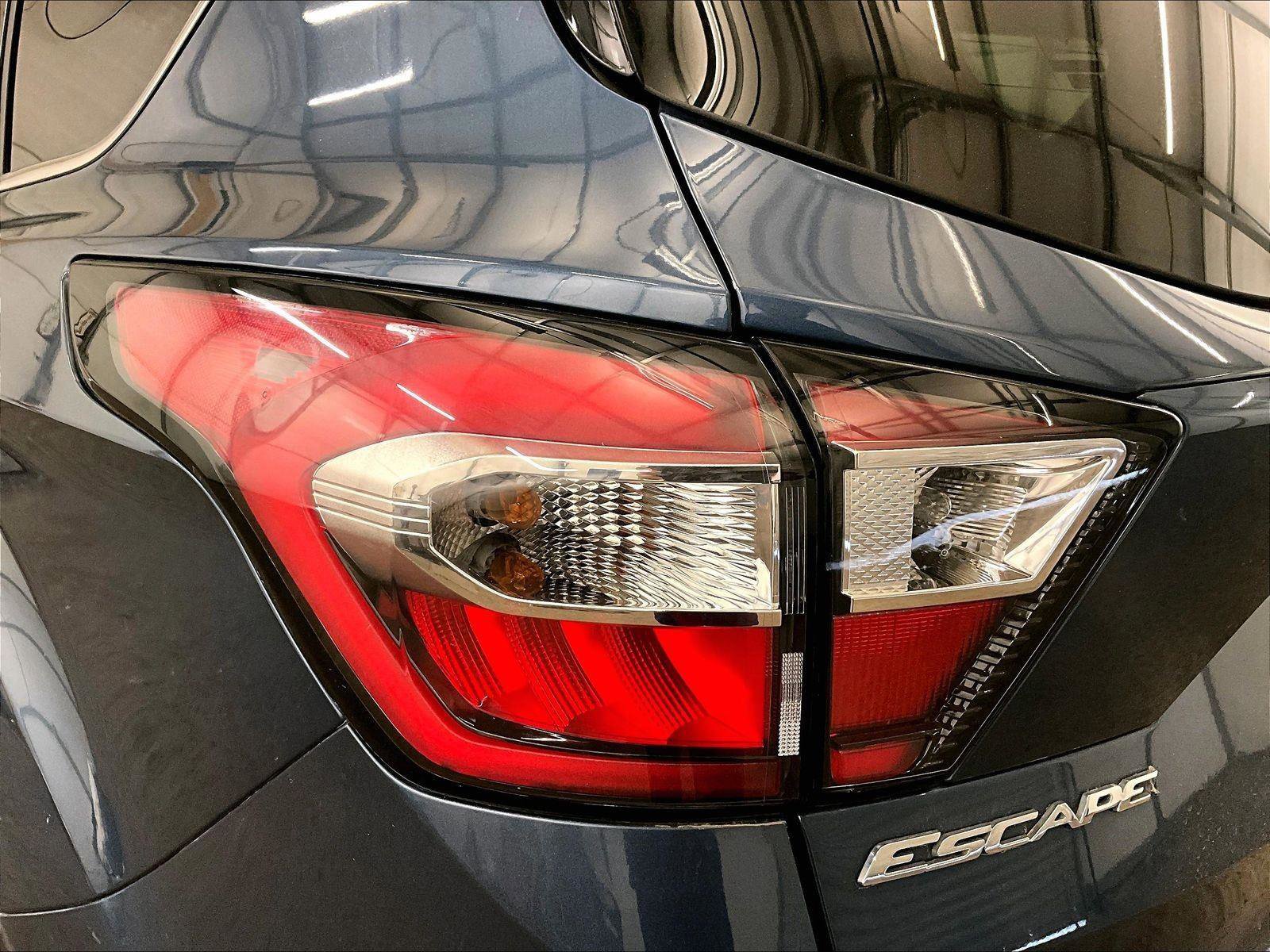 Used 2018 Ford Escape SE image 28