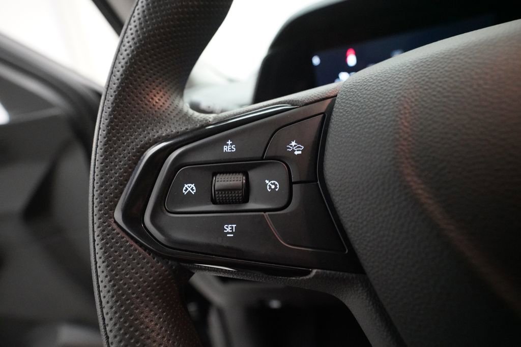 Used 2025 Chevrolet TrailBlazer LT AWD/4WD image 17