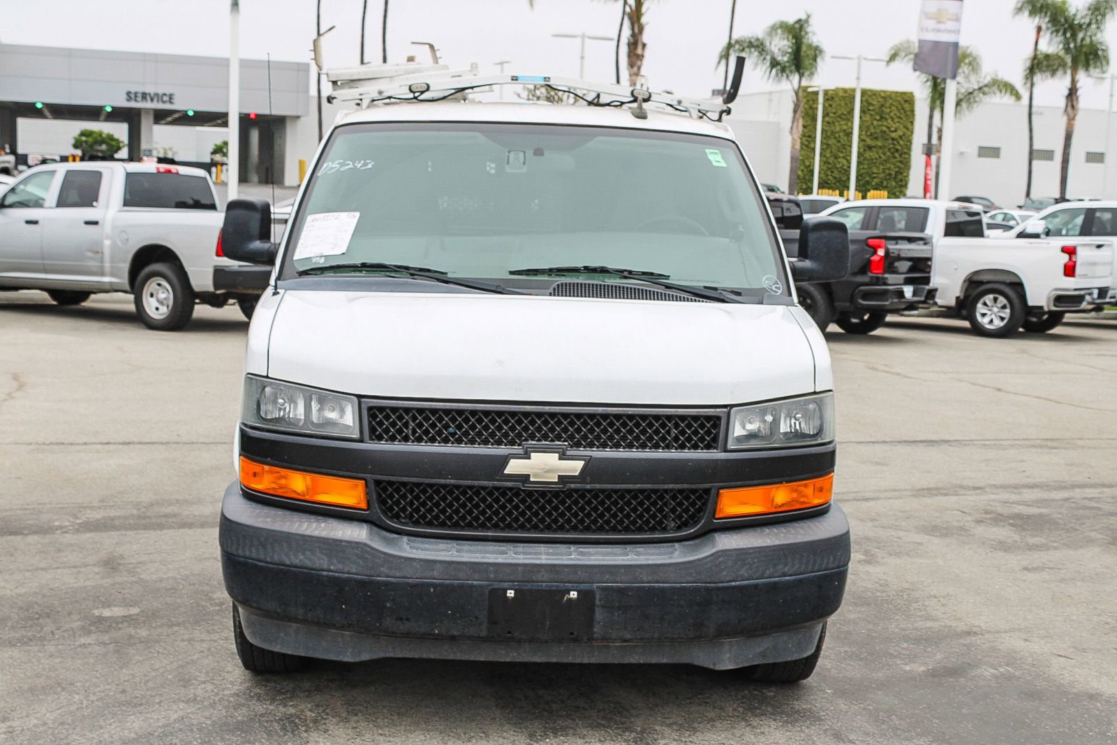 Used 2018 Chevrolet Express 2500 w/ Driver Convenience Package RWD image 2