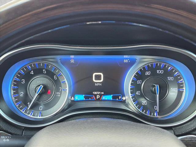 Used 2019 Chrysler 300 Limited AWD/4WD image 11