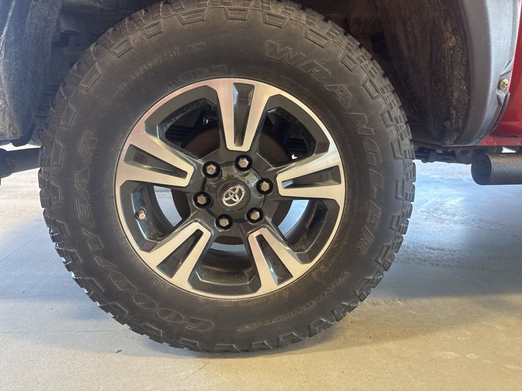 Used 2016 Toyota Tacoma TRD Sport w/ Towing Package image 42