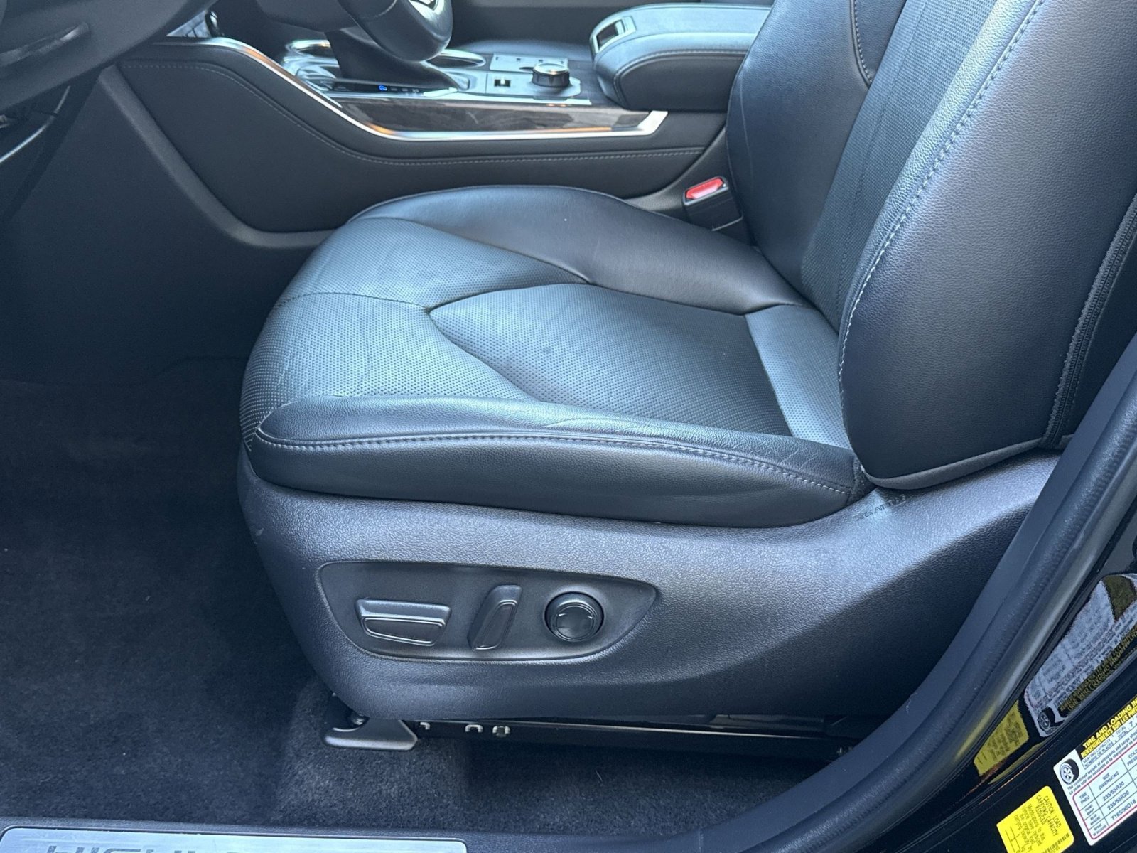 Used 2023 Toyota Highlander Limited image 14