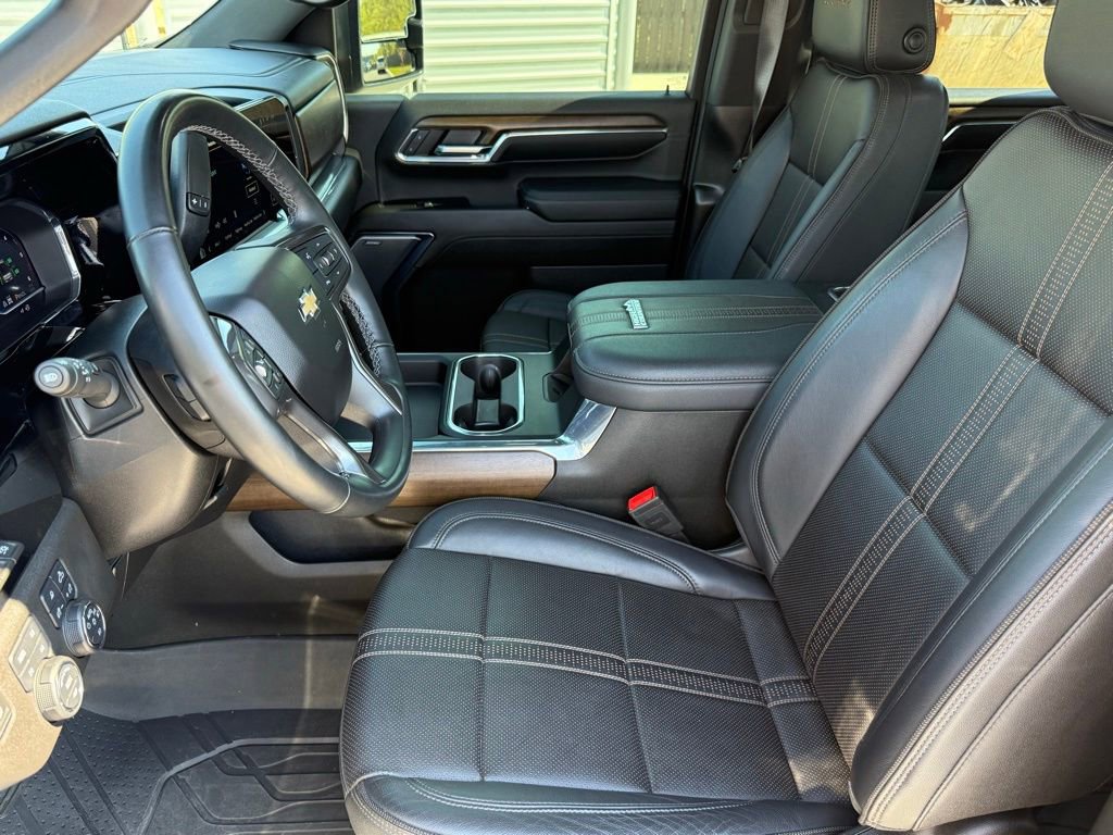 Used 2024 Chevrolet Silverado 2500 High Country w/ High Country Premium Package AWD/4WD image 4