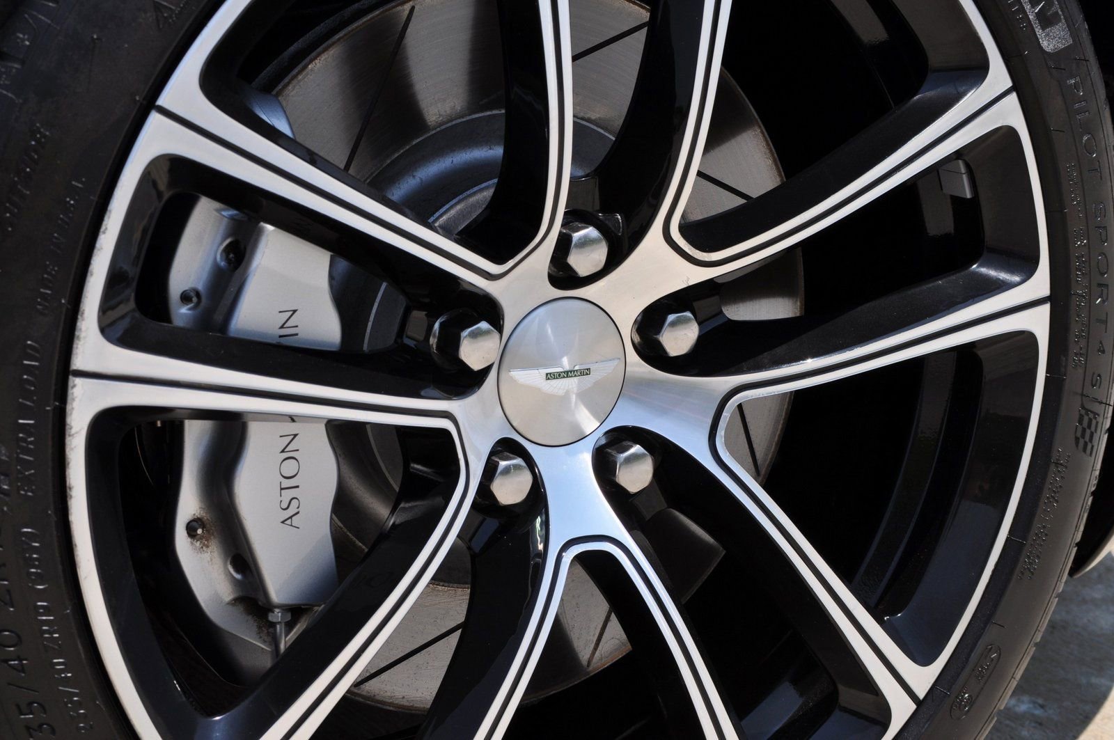 Used 2012 Aston Martin DB9 Volante image 30