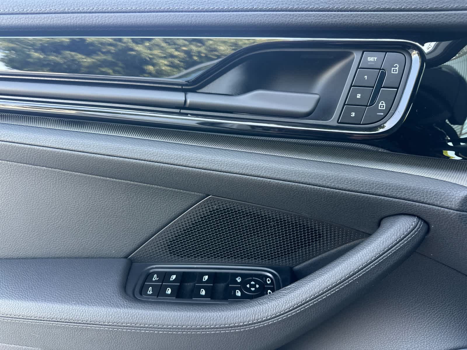 Certified 2025 Porsche Panamera 4 AWD/4WD image 12