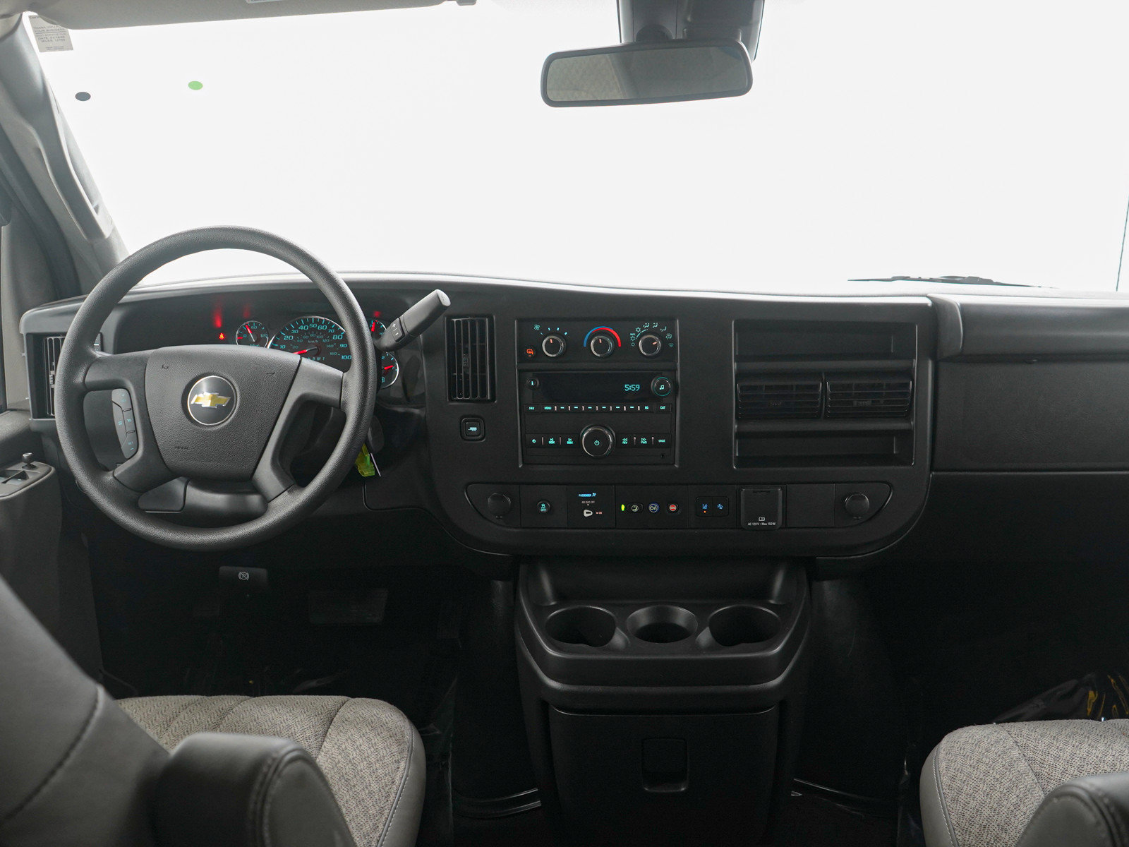 Used 2025 Chevrolet Express 3500 LT w/ LT Preferred Equipment Group RWD image 13