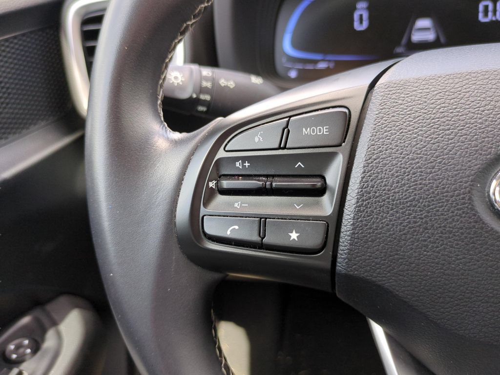Certified 2024 Hyundai Venue SEL FWD image 19
