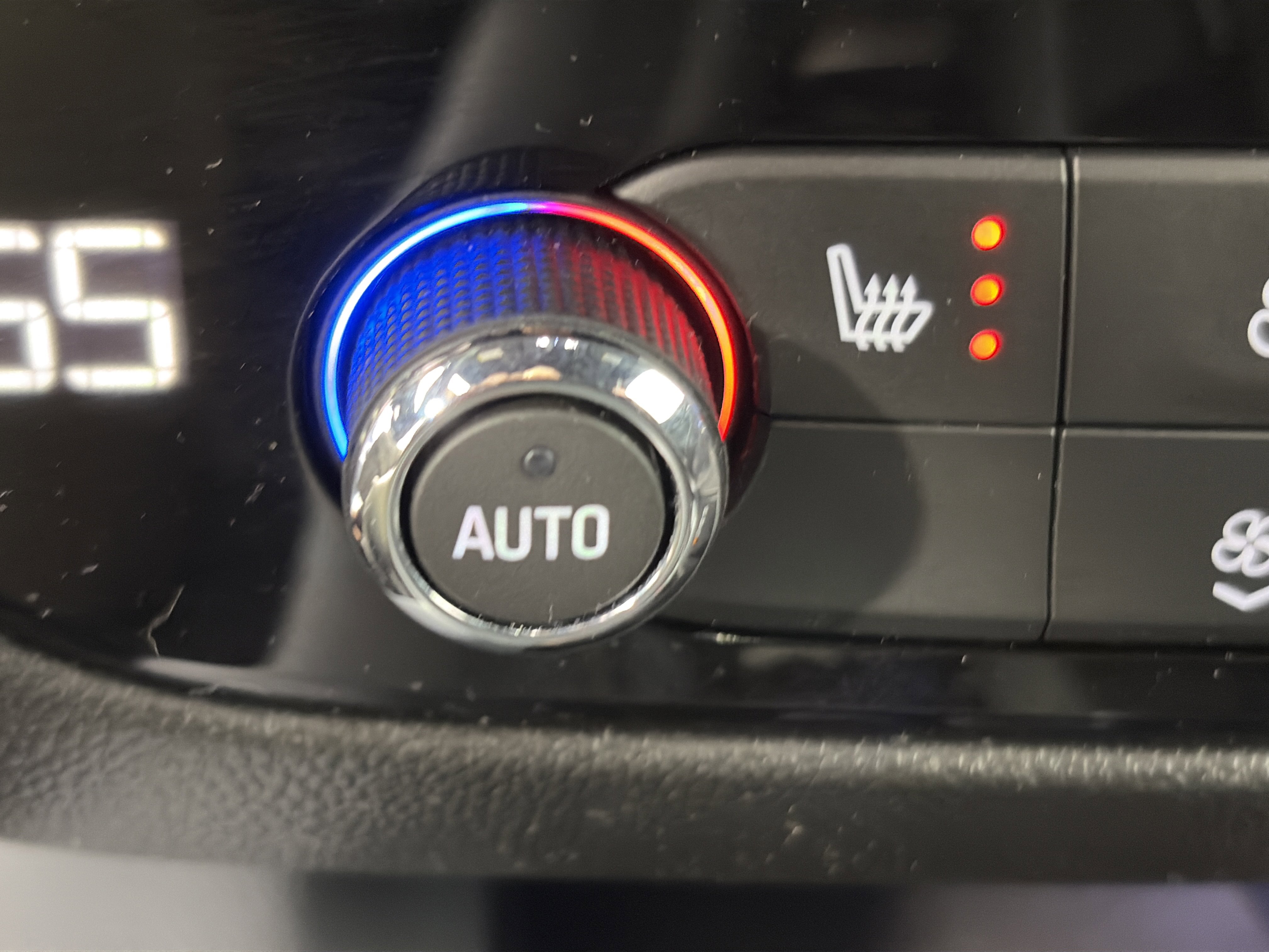 Certified 2023 Buick Enclave Essence FWD image 25