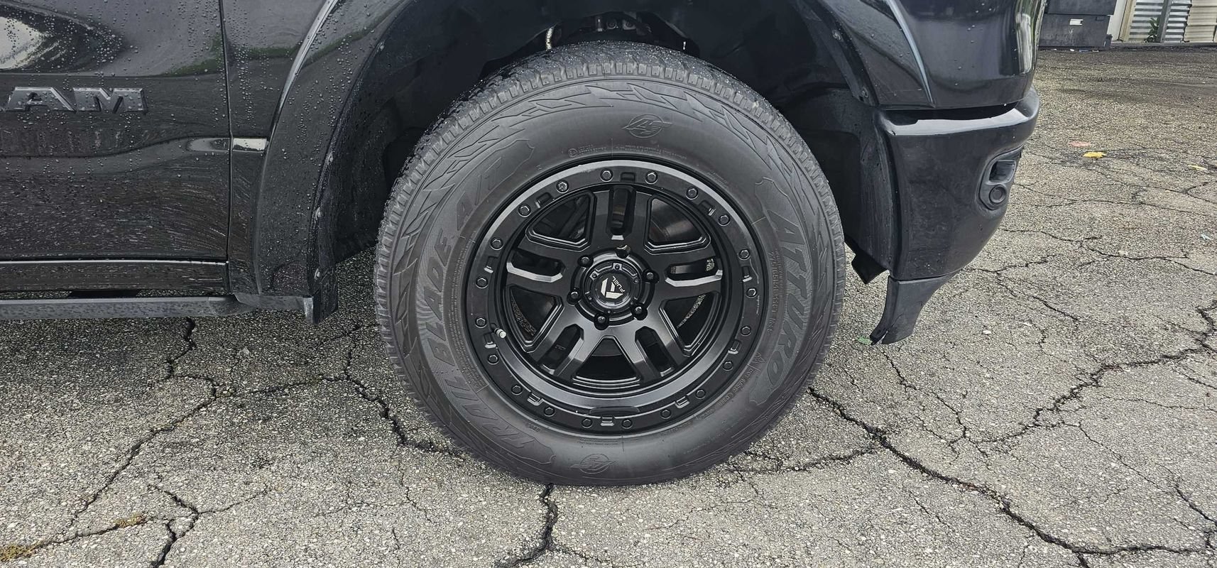 Used 2020 RAM 1500 Limited w/ Black Appearance Package AWD/4WD image 5