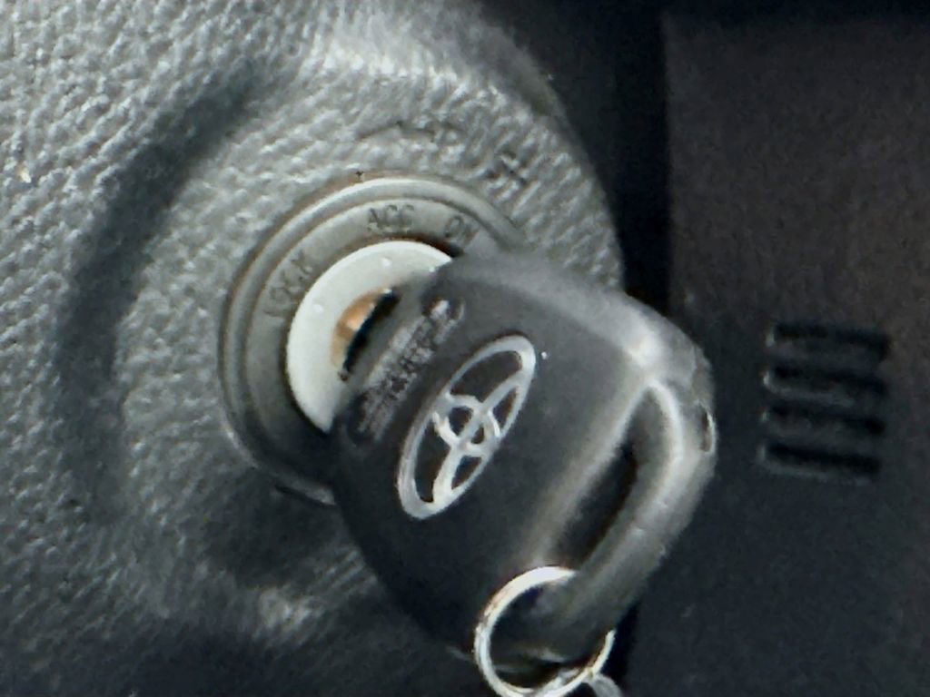 Used 2020 Toyota Tacoma SR5 w/ SR5 Appearance Package (SM) RWD image 18