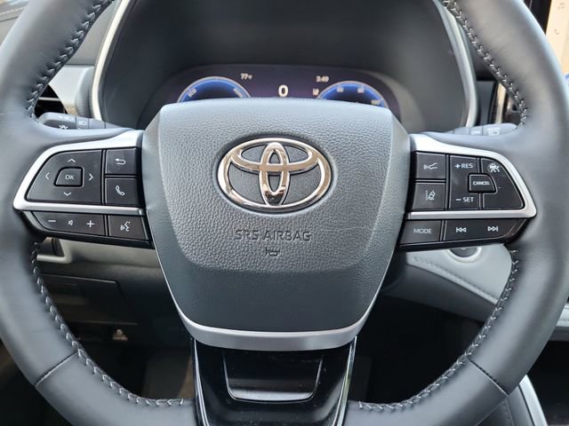 Used 2025 Toyota Highlander Platinum AWD/4WD image 14