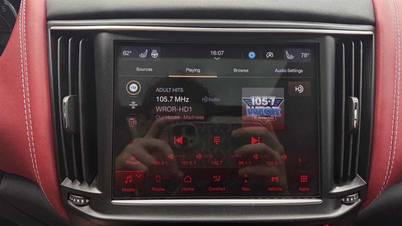 Used 2023 Maserati Levante GT AWD/4WD image 48