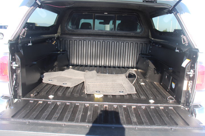 Used 2022 Toyota Tacoma TRD Off-Road AWD/4WD image 17
