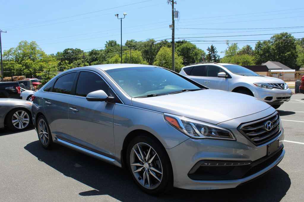 Used 2017 Hyundai Sonata Sport 2.0T FWD image 3