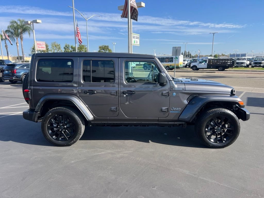 Used 2025 Jeep Wrangler Unlimited Sahara w/ Safety Group AWD/4WD image 9