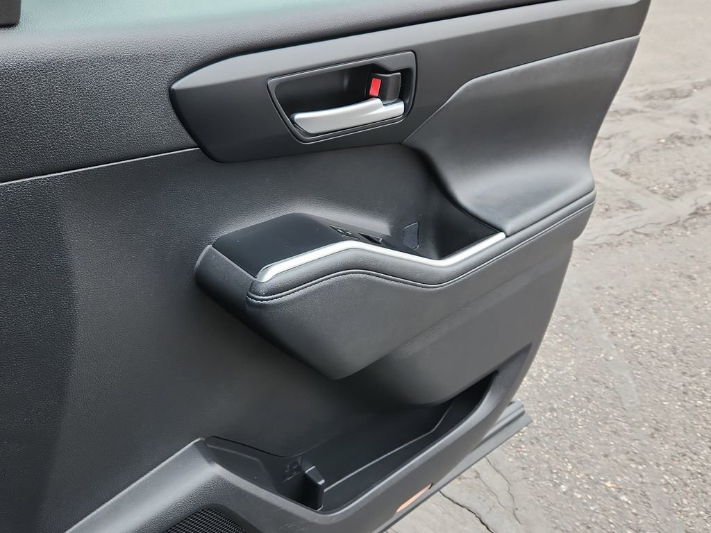 Used 2024 Toyota Highlander XLE image 16