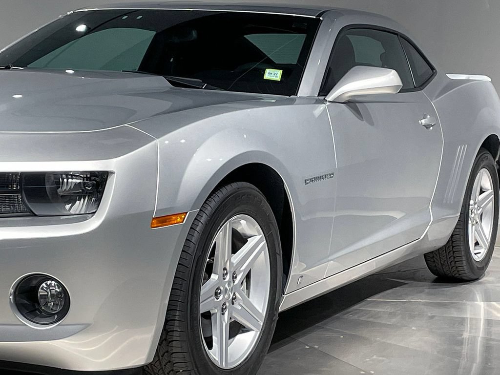 Used 2010 Chevrolet Camaro LT RWD image 16