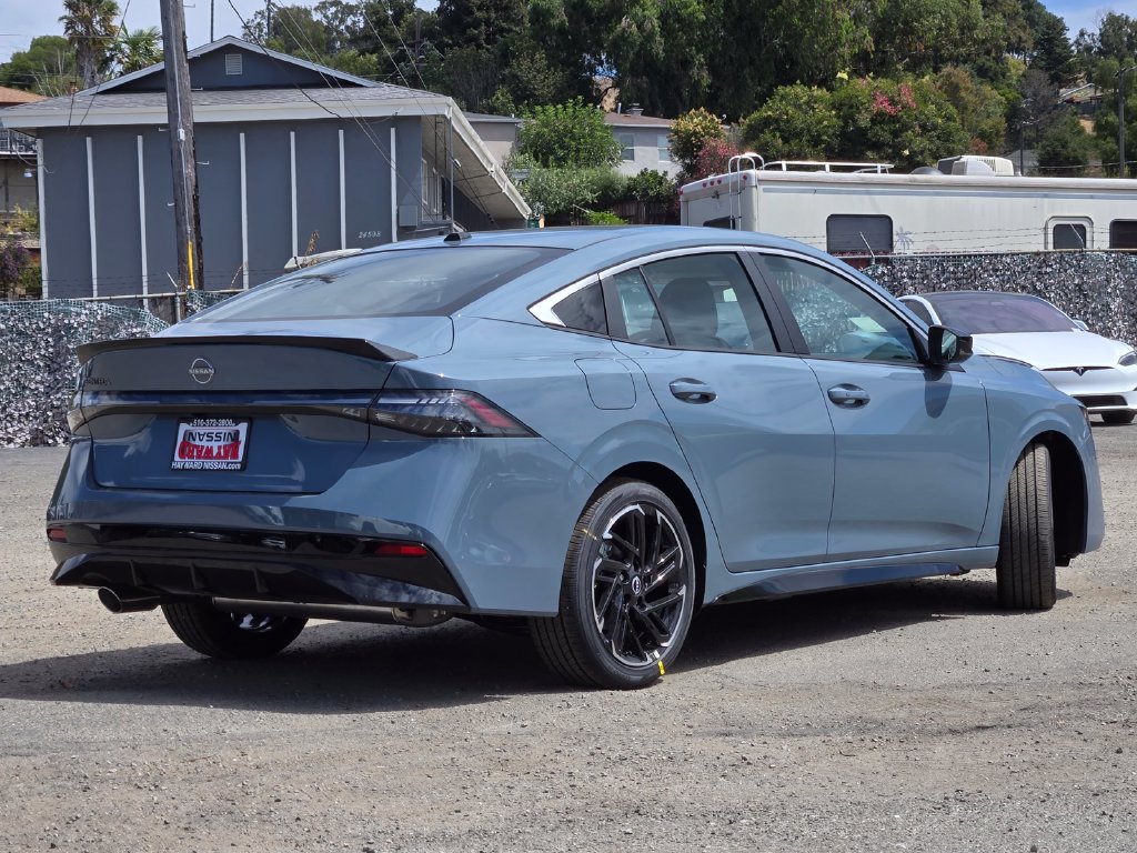 New 2027 Nissan Sentra SR w/ Floor Mat Package FWD image 3