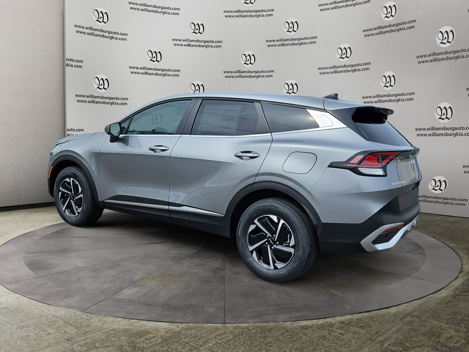 Used 2025 Kia Sportage LX image 3