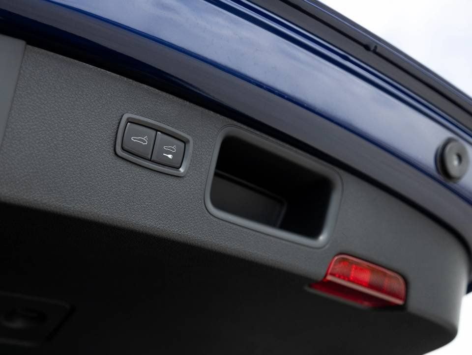 Certified 2025 Porsche Macan Turbo image 30