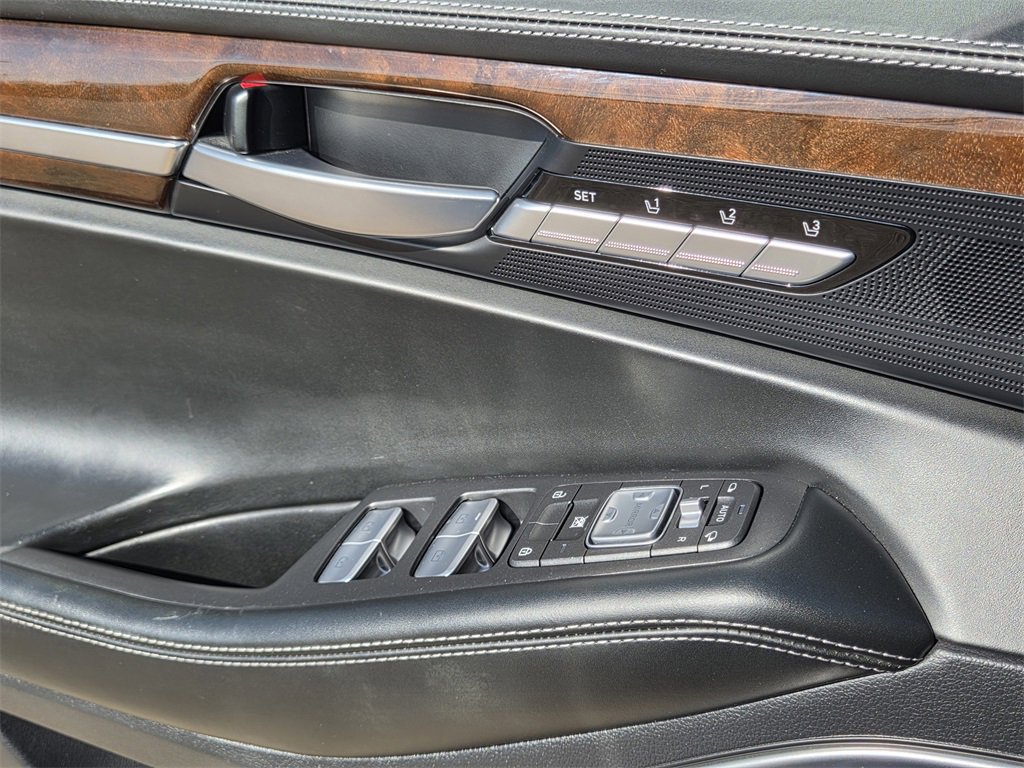 Used 2018 Genesis G90 3.3T Premium image 20