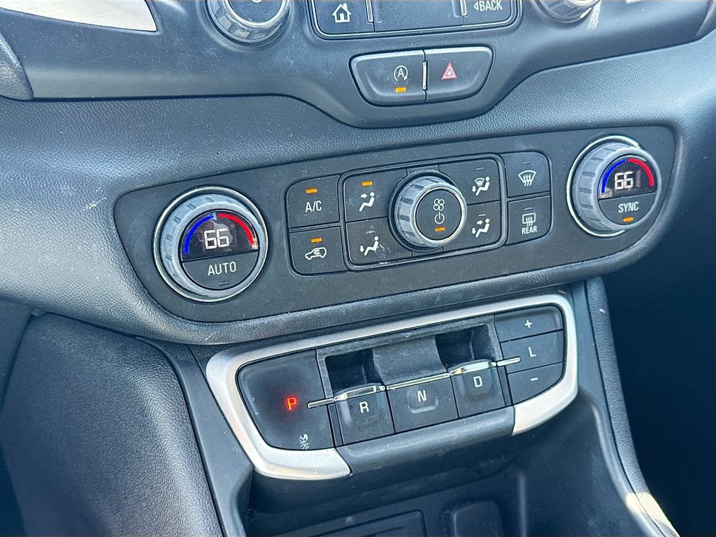 Used 2024 GMC Terrain SLT w/ Infotainment Package II FWD image 17